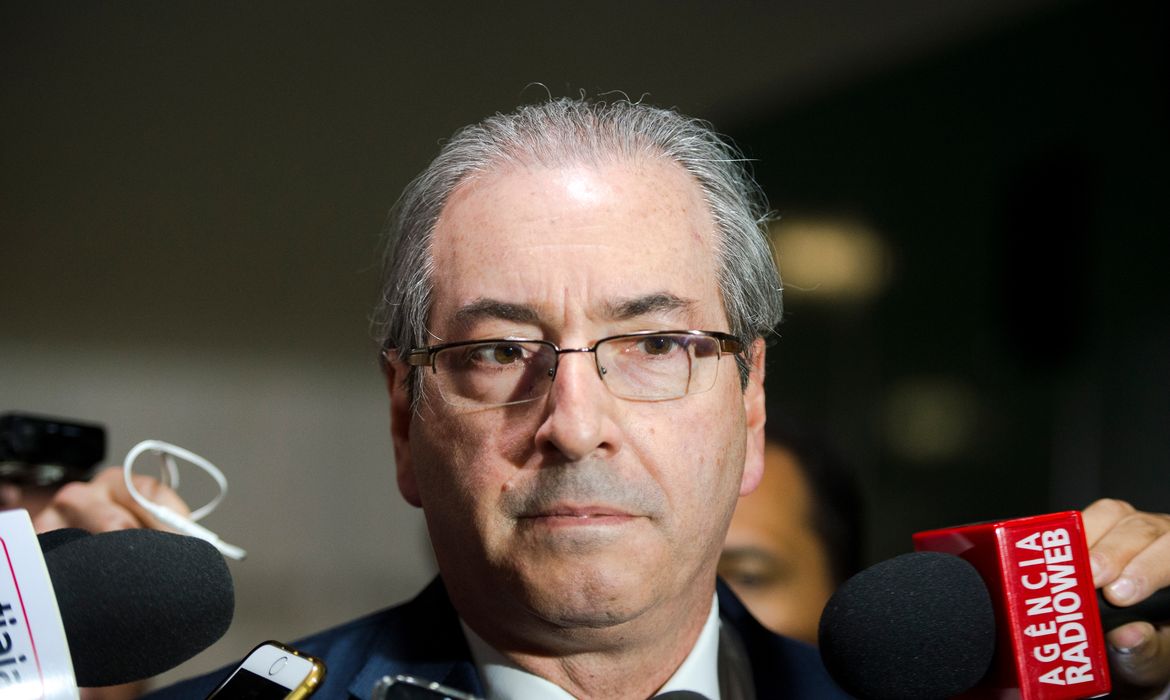 Brasília -  O presidente da Câmara dos Deputados, Eduardo Cunha, fala aos jornalistas  (Marcelo Camargo/Agência Brasil)