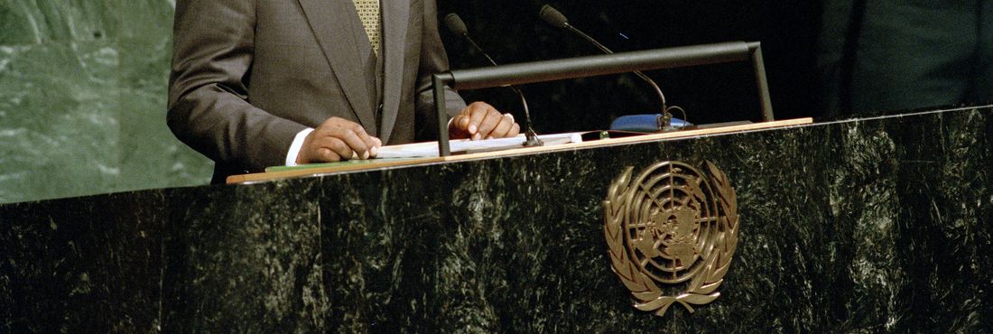 Ex-presidente da África do Sul (1994-1999) e Prêmio Nobel da Paz em 1993, Nelson Mandela