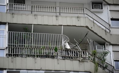 Edifício Canoas, de 19 andares, em São Conrado, na zona sul do Rio, onde ocorreu uma explosão, pouco antes das 6h. A explosão ocorreu no apartamento 1.001, no décimo andar (Fernando Frazão/Agência Brasil)