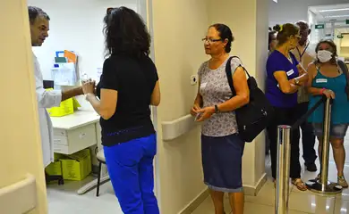 São Paulo - Primeiro dia de vacinação de idosos, gestantes e crianças até 5 anos, no Instituto de Infectologia Emílio Ribas, região central  (Rovena Rosa/Agência Brasil)