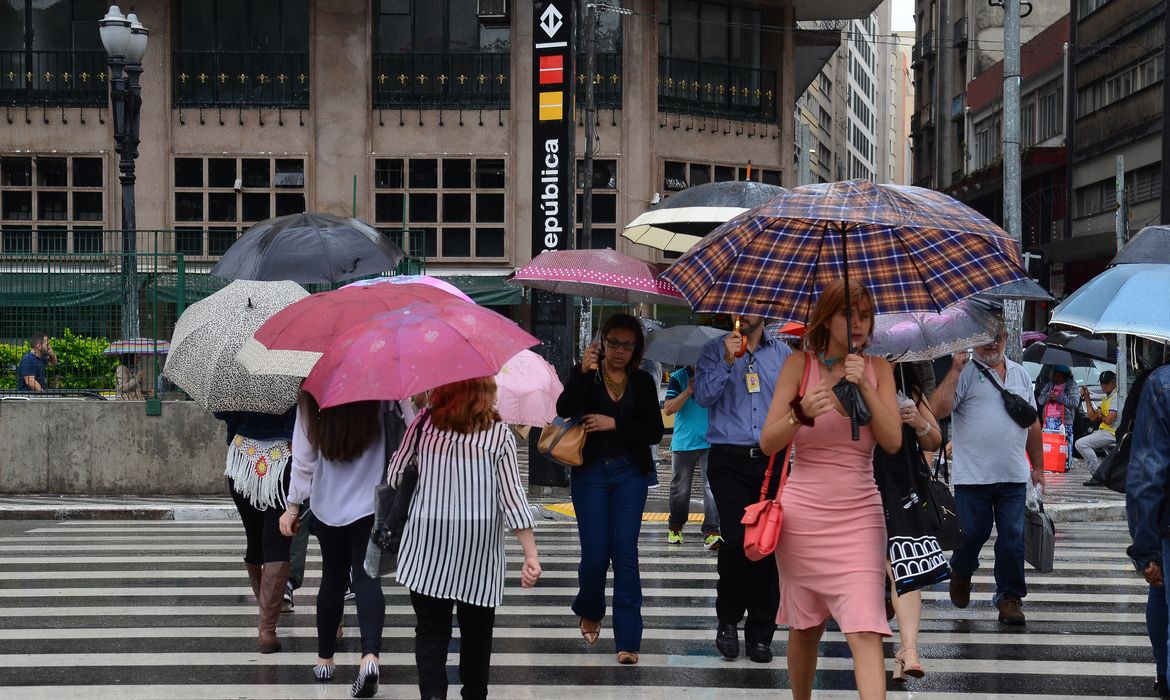 São Paulo - A chuva na cidade em janeiro deste ano se aproxima da média para o mês registrada nos últimos quatro anos, de acordo com o Centro de Gerenciamento de Emergências do município (Rovena Rosa/Agência Brasil)