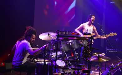A banda A Engrenagem, durante participação no Festival de Música Nacional FM.