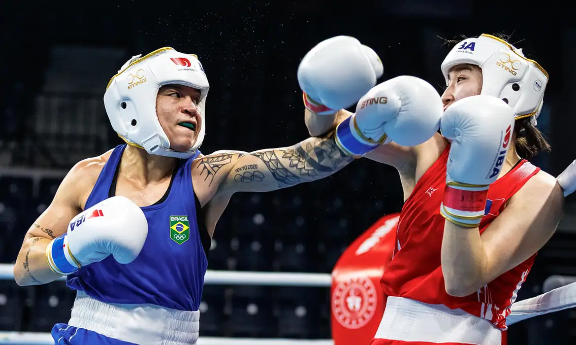 Bia Ferreira estreia com vitória no Mundial de Boxe Feminino em Istambul - 