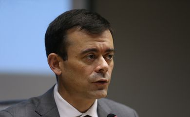 Brasília (DF), 30/05/2023 -  O secretário do Tesouro, Rogério Ceron, dá entrevista coletiva  para comentar o resultado do Tesouro Nacional de abril. Fot José Cruz/Agência Brasil.