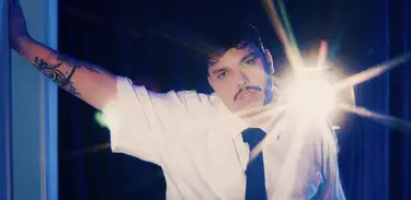 Vini, cantor e compositor, artista independente da música pop brasileira