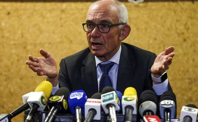O presidente da Vale, Fabio Schvartsman, após reunião com os ministros de Minas e Energia, Bento Albuquerque, e do Meio Ambiente, Ricardos Salles, fala à imprensa sobre acabar com dez barragens, como a que se rompeu em Brumadinho.