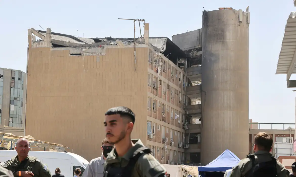 Members of the Israeli security forces walk near the Soroka Medical Center, the city's general hospital, at an impact site following a missile strike from Iran on Israel, in Beersheba, Israel on 19 June 2025.    Marc Israel Sellem/Pool via REUTERS
