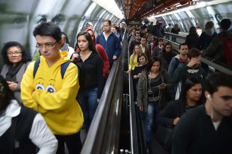 Corredor subterrâneo entre as estações Consolação e Paulista, que faz a integração entre as linhas verde e amarela do metrô de São Paulo.