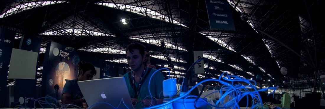 Participantes de todo o Brasil começam a chegar para a 16ª edição da Campus Party, um dos maiores eventos tecnológicos do mundo