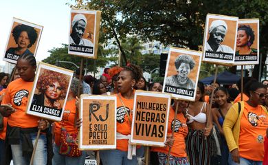 Rio de Janeiro (RJ), 30/07/2023 - IX Marcha das Mulheres Negras do Rio de Janeiro, na praia de Copacabana, zona sul da cidade. Foto:Tânia Rêgo/Agência Brasil