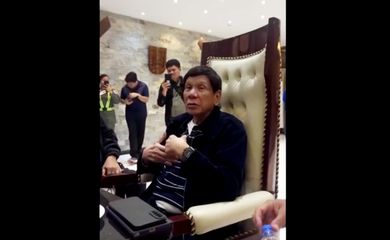 Brasília (DF) 10/03/2025 - O ex-presidente filipino Rodrigo Duterte foi hoje detido no Aeroporto Internacional de Manila por ordem do Tribunal Penal Internacional, que o acusa de crimes contra a humanidade durante a sangrenta campanha contra a droga, anunciou fonte oficial.
Frame Reuters/Proibida reprodução