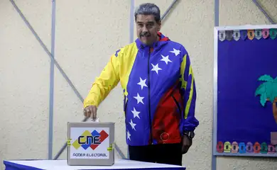 Venezuelan President Nicolas Maduro votes during presidential election in Caracas, Venezuela July 28, 2024. REUTERS/Fausto Torrealba