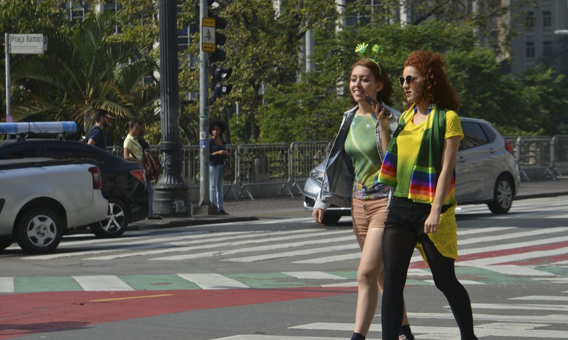 Movimento no centro de São Paulo antes do jogo do Brasil contra a Sérvia na Copa do Mundo 2018.