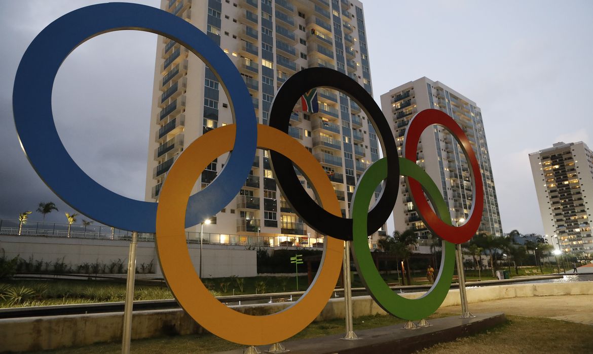 Rio de Janeiro - Anoitecer na área residencial da Vila Olímpica dos Jogos Rio 2016 (Fernando Frazão/Agência Brasil)