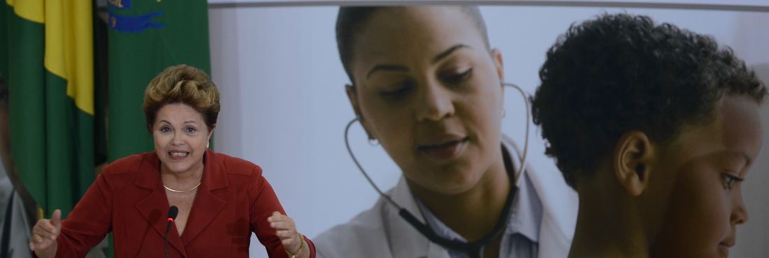 A presidenta Dilma Rousseff lança o programa Mais Médicos, que prevê incentivos para levar profissionais da saúde às regiões mais carentes do país.