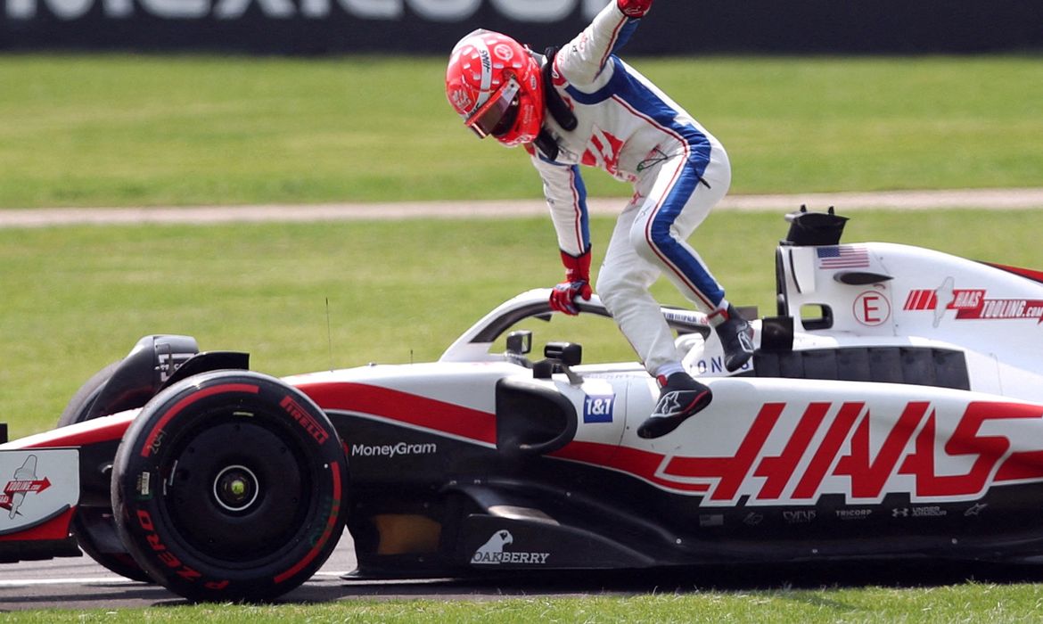 Pietro Fittipaldi deixa carro da Haas durante treino para o Grande Prêmio do México de F1