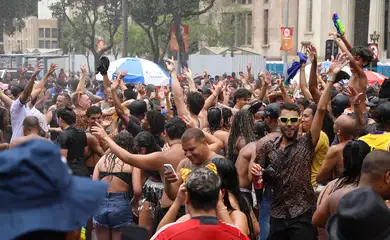 Rio de Janeiro (RJ), 01/02/2025 – O Bloco Carrossel de emoções abre os desfiles de carnaval dos megablocos no centro do Rio de Janeiro. Foto: Tomaz Silva/Agência Brasil
