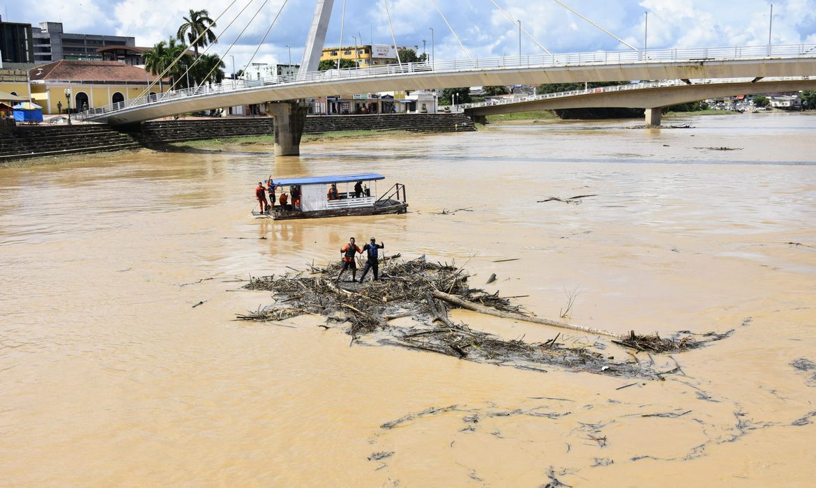 Estado dá continuidade à retirada de entulhos das pontes localizadas no centro de Rio Branco