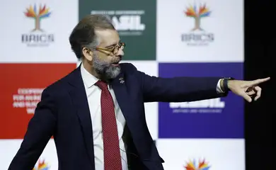 Rio de Janeiro (RJ), 26/04/2025 – O secretário de Assuntos Econômicos e Financeiros do Ministério das Relações Exteriores e Sherpa do Brasil no BRICS, embaixador Mauricio Carvalho Lyrio, fala sobre a Reunião de Chanceleres da Presidência Brasileira do BRICS. Foto: Fernando Frazão/Agência Brasil