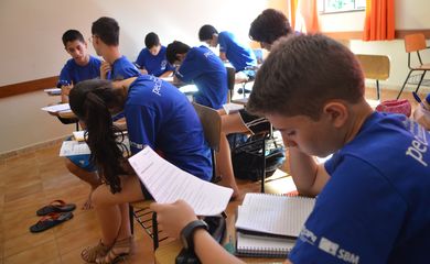  Brasília - Alunos de escolas públicas participam de preparação especial para competições internacionais