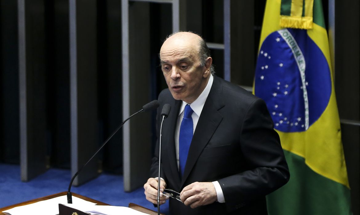 Brasília - O senador José Serra fala durante encaminhamento de votação do processo de impeachment de Dilma Rousseff no plenário do Senado (Marcelo Camargo/Agência Brasil)