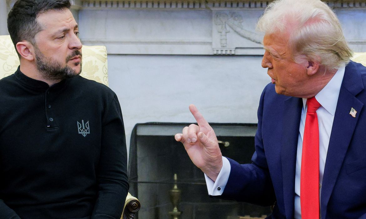 REUTERS/Brian Snyder/Proibida reprodução U.S. President Donald Trump talks with Ukrainian President Volodymyr Zelenskiy at the White House in Washington, D.C., U.S., February 28, 2025. Reuters/Brian Snyder/Proibida reprodução
