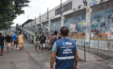 Órgãos públicos do Rio fazem operação para o fim da Feira de Acari. Foto: Fabio Costa/Seop/Arquivo