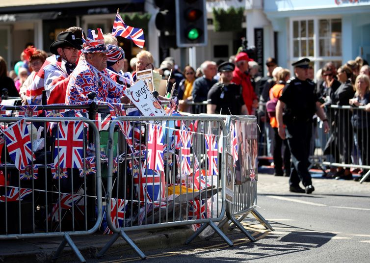 Casamento real atrai milhares de turistas para Windsor e outras cidades do Reino Unido