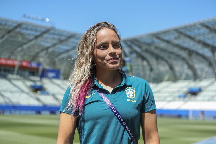 A zagueira Mônica será a capitã do Brasil no jogo de estreia na Copa do Mundo de Futebol Feminino - França 2019. 