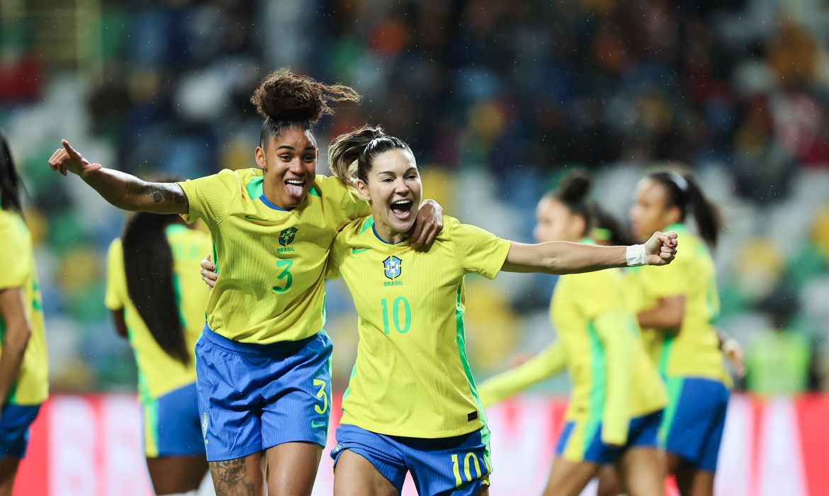 Seleção feminina fecha 2025 com goleada de 5 a 0 sobre Portugal