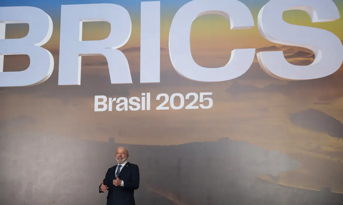 Trump ameaça taxa extra para países que se alinhem ao Brics 