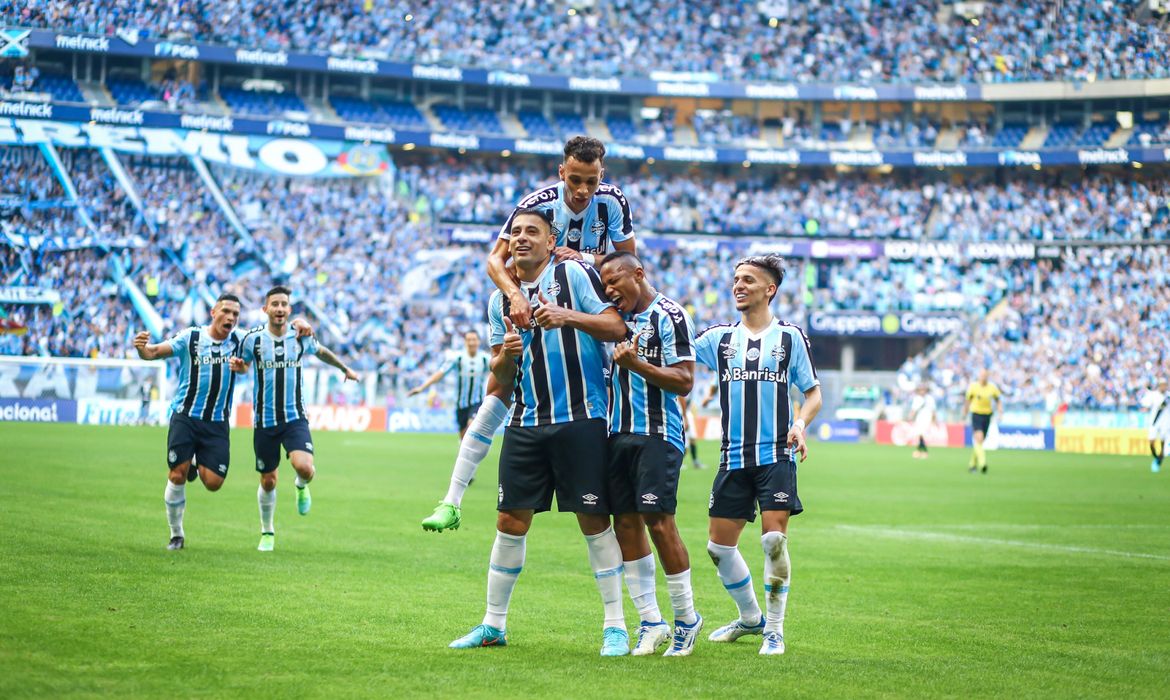 Com bicicleta de Diego Souza, Grêmio assume vice-liderança da Série B
