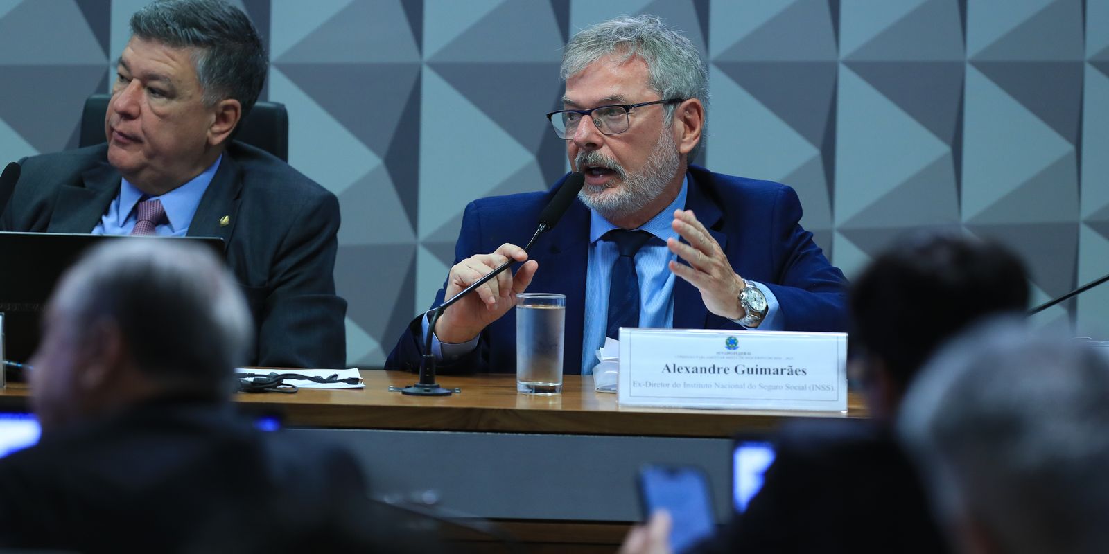 Ex-diretor, Alexandre Guimarães, entra em contradição na CPMI do INSS