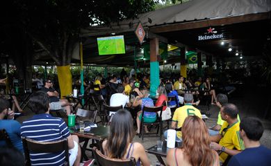 Bares de Brasília com pouco movimento nesse jogo da disputa do terceiro lugar. (Fabio Rodrigues Pozzebom/Agência Brasil)