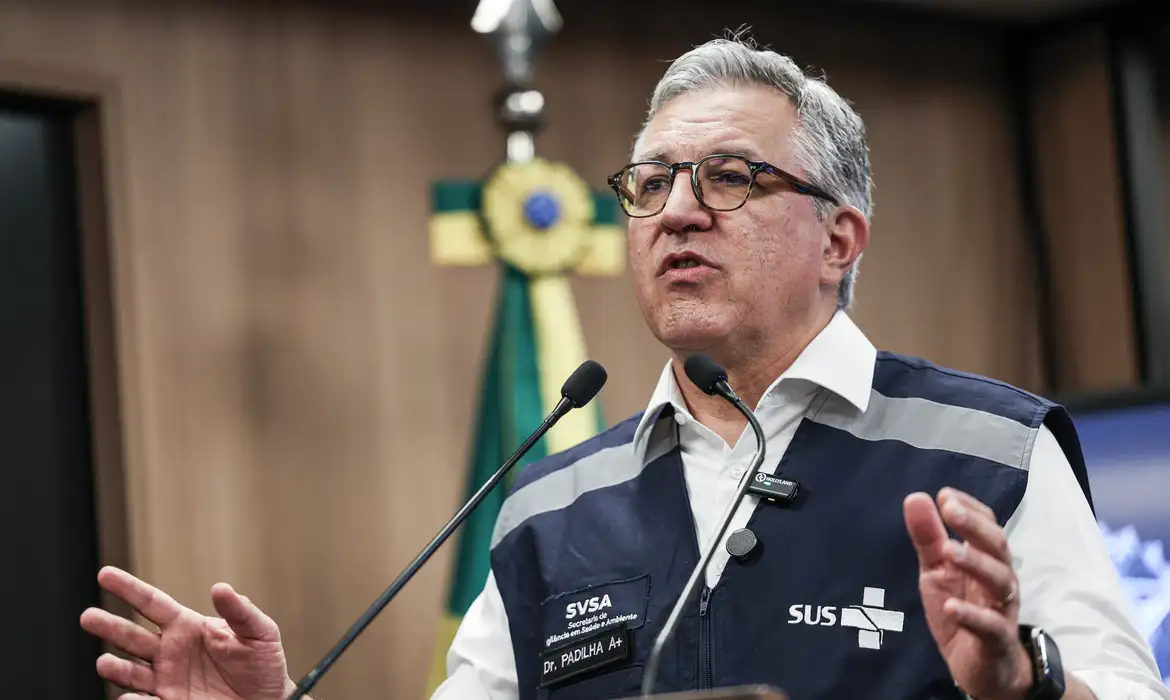 Brasília (DF), 30/09/2025 – O ministro Alexandre Padilha (Saúde), durante entrevista para falar sobre os casos de bebidas alcoólicas adulteradas com metanol, agora concentradas no estado de São Paulo, devem transcender os limites do estado.
Foto: José Cruz/Agência Brasil