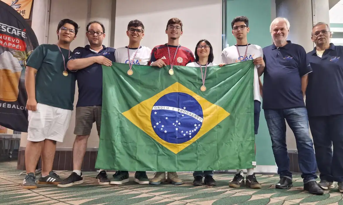 Costa Rica, 02/12/2024 - Equipe brasileira conquista 4 medalhas de ouro e uma de bronze na Olimpíada de Astronomia e Astronáutica. Foto: OLAA/Divulgação