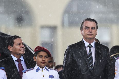 Presidente da República, Jair Bolsonaro durante Cerimônia Comemorativa do Dia do Exército, com a Imposição da Ordem do Mérito Militar e da Medalha do Exército Brasileiro. 