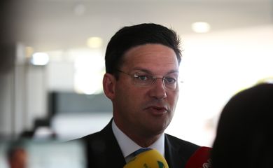 O ministro da Cidadania, João Roma, fala à imprensa no Palácio do Planalto