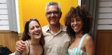 Isabela Bianor e Rayara Correia, integrantes do Bloco Os Alquimistas estão chegando 