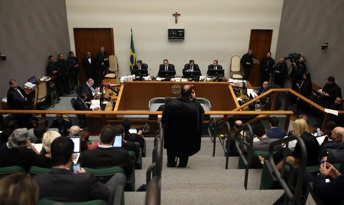 Brasília - Quinta Turma do Superior Tribunal de Justiça (STJ) começa a julgar pedido do ex-presidente Luiz Inácio Lula da Silva para evitar prisão após condenação em segunda instância (José Cruz/Agência Brasil)