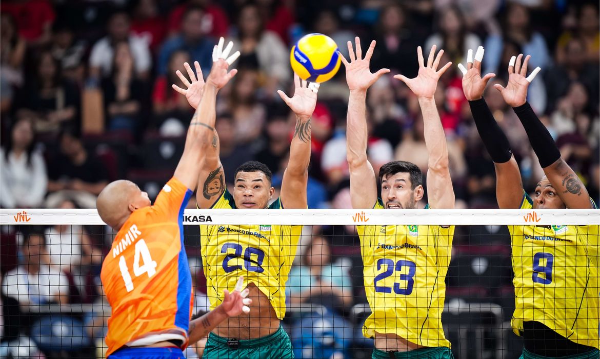 seleção brasileira masculina de vôlei vence holanda de virada, por 3 a 1, em primeiro duelo da terceira semana classificatória da LNV, em 18/06/2024