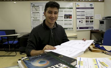 Rafael Ferreira foi aprovado no Instituto de Tecnologia de Massachusetts (MIT) para cursar o quinto semestre de física, cria vaquinha virtual para intercâmbio.