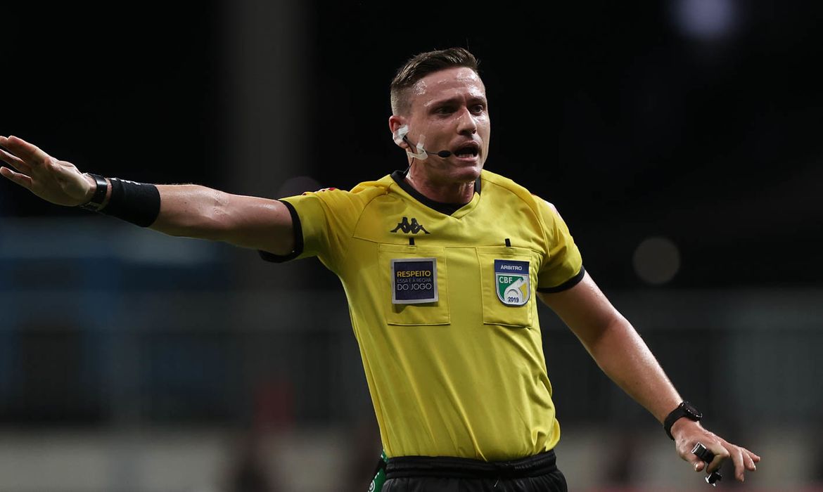 Ramon Abatti Abel em jogo do Palmeiras - ele foi escolhido como árbitro do Super Mundial de Clubes da Fifa, em 14/04/2025