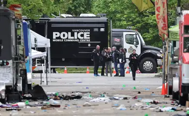 Police officers work at the scene, the morning after a vehicle was driven into a crowd at a Filipino community Lapu Lapu Day block party, in Vancouver, Canada April 27, 2025. Reuters/Chris Helgren/Proibida reprodução