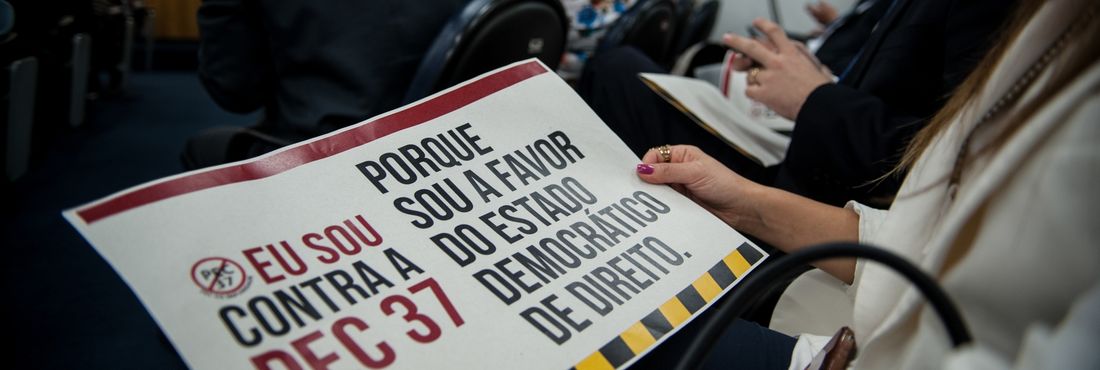 ministério público pec 37 São Paulo - Procuradores e promotores de Justiça de São Paulo lançam manifesto contra a PEC 37, proposta de emenda constitucional que pretende retirar o poder de investigação dos ministérios públicos de todo o país