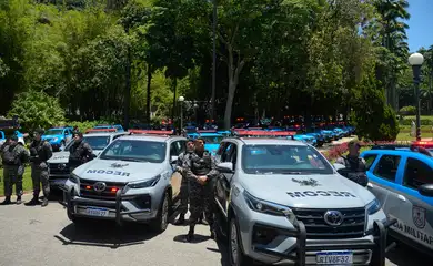 Rio de Janeiro (RJ), 08/11/2023 – Viaturas entregues à Polícia Militar durante evento de assinatura de acordo para criação do Comitê de Inteligência e Recuperação de Ativos (CIFRA), no Palácio Guanabara, na zona sul da capital fluminense. Foto: Tomaz Silva/Agência Brasil