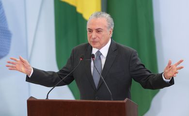 Brasília – O presidente Michel Temer sanciona as leis referentes ao Supersimples, Salão-Parceiro e o lançamento do Mutirão da Renegociação (Antônio Cruz/Agência Brasil)