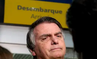 Rio de Janeiro (RJ), 29/06/2023 - O ex-presidente Jair Bolsonaro desembarca no aeroporto Santos Dumont e fala sobre o julgamento no TSE que pode torná-lo inelegível. Foto:Tânia Rêgo/Agência Brasil