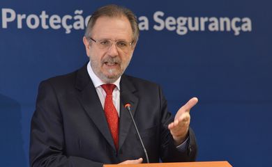 O ministro-chefe da Secretaria-Geral da Presidência da República, Miguel Rossetto, durante coletiva, no Ministério da Justiça, sobre a manifestação de caminhoneiros (Antonio Cruz/Agência Brasil)