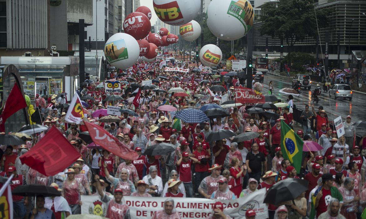Centrais Sindicais, Movimentos Sociais e diversas entidades realizam manifestação em defesa da Petrobras em São Paulo (Marcelo Camargo/Agência Brasil)